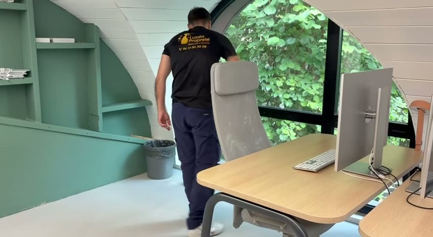 Plateau de bureaux entretenu par Luxéo Propreté à Venerque